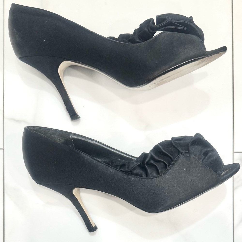 🖤 Satin Ruffled Heels - Picture 3 of 9